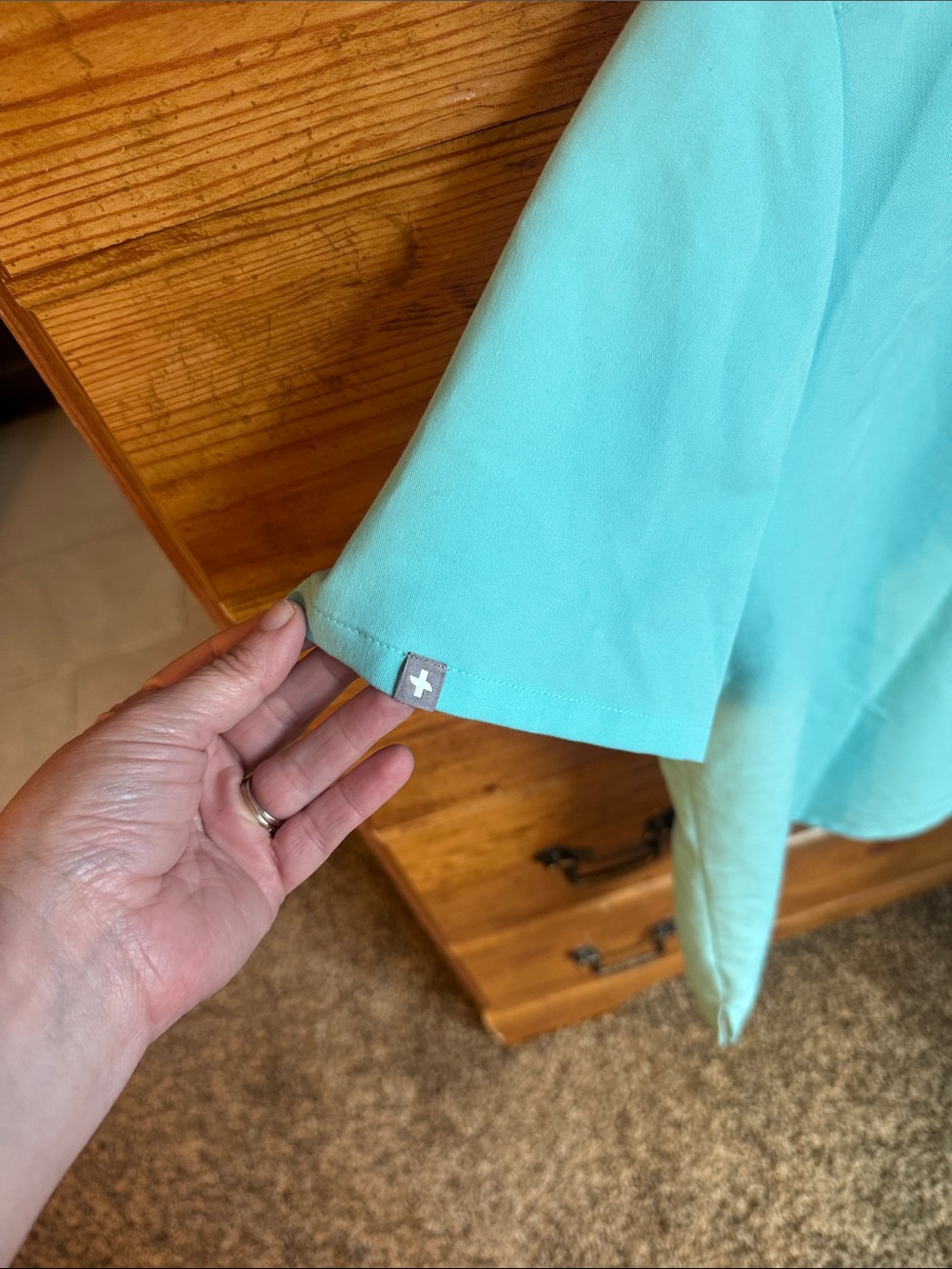 Figs Catarina One-Pocket Scrub Top in Fresh Aqua Med LIKE NEW - Picture 2 of 5